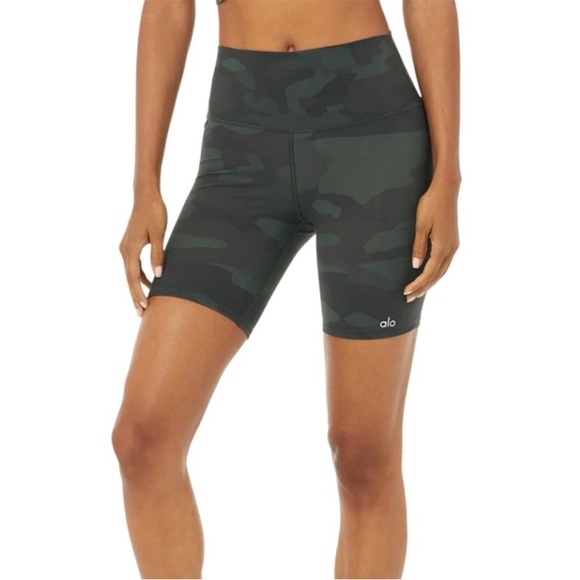 NWOT Alo 7" high waist vapor short in camo - Picture 1 of 8